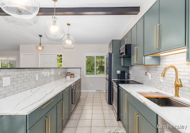 Photo 3 of Sale Pending at 4736 Burton St, Kentwood, MI 49546 | MLS# 70553692 | Listing updated on 2026-09-10