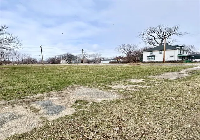 2nd image of 3098 Parker St, Detroit, MI 48214 | MLS# 60978075