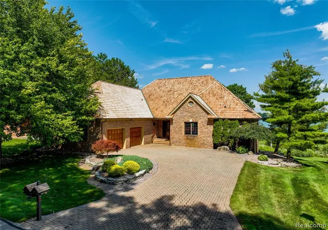 1st image of 62 Chateaux Du Lac Dr, Fenton, MI 48430 9140 | MLS# 61024033