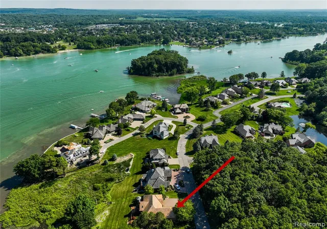 3rd image of 62 Chateaux Du Lac Dr, Fenton, MI 48430 9140 | MLS# 61024033