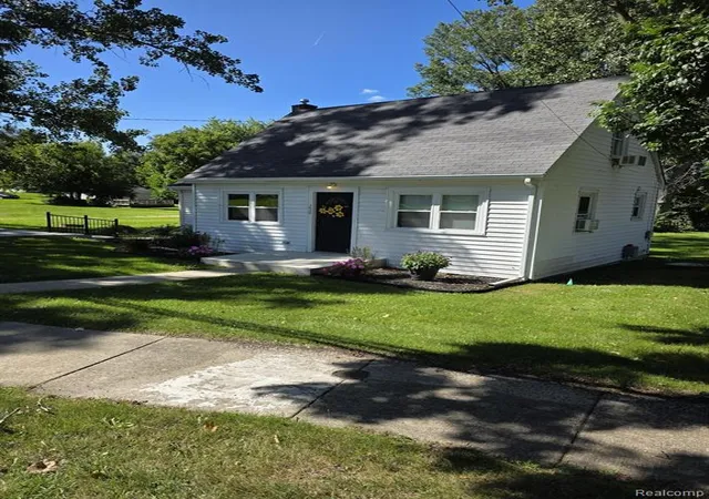 Photo 3 of Sale Pending at 230 Water St, Grass Lake, MI 49240 9285 | MLS# 61024324 | Listing updated on 2026-09-04