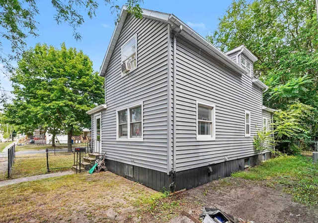 Photo 2 of Single family home for sale at 301 S Catherine St St, Bay City, MI 48706 | MLS# 50219935 | Listing updated on 2026-08-27