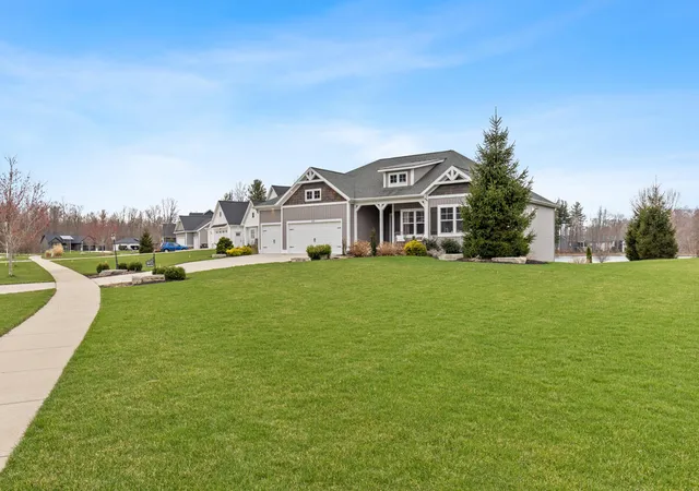 Photo 3 of Single Family Residence at 6317 Eaglewood Dr, Hudsonville, MI 49426 | MLS# 70544766 | | Sold on 2026-08-18