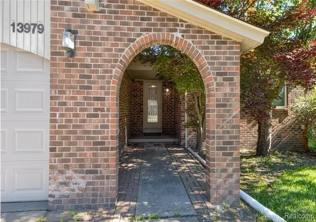 Photo 1 of Single family home for sale at 13979 Biscayne Dr, Sterling Heights, MI 48313 2807 | MLS# 60999201 | Listing updated on 2026-10-15