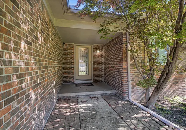 Photo 3 of Single family home for sale at 13979 Biscayne Dr, Sterling Heights, MI 48313 2807 | MLS# 60999201 | Listing updated on 2026-10-15