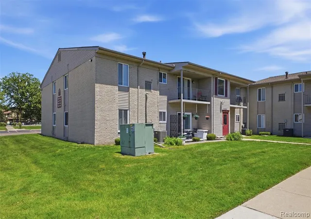 Homes for sale in Allen Park, MI | 9921 Allen Pointe Dr #4, Allen Park, MI 48101 | MLS# 61000764