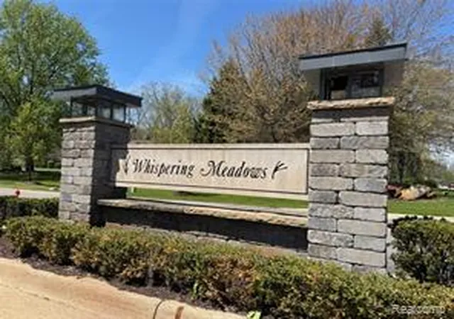 Homes for sale in White Lake, MI | 6093 Rosewood Pkwy, White Lake, MI 48383 | MLS# 60993902