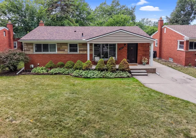 Photo 4 of Sale Pending at 24011 Geneva St, Oak Park, MI 48237 | MLS# 70553386 | Listing updated on 2026-08-28