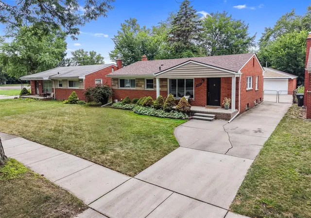 Photo 5 of Sale Pending at 24011 Geneva St, Oak Park, MI 48237 | MLS# 70553386 | Listing updated on 2026-08-28
