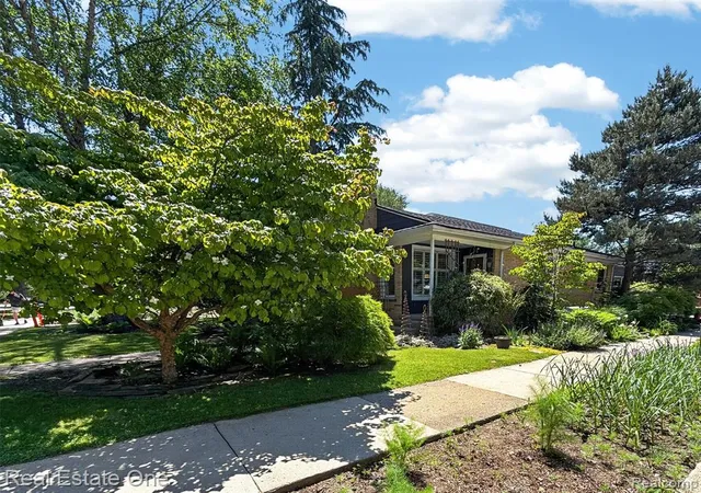 Photo 1 of Single Family Residence at 1431 Marywood Dr, Royal Oak, MI 48067 | MLS# 60997307 | | Sold on 2026-06-18