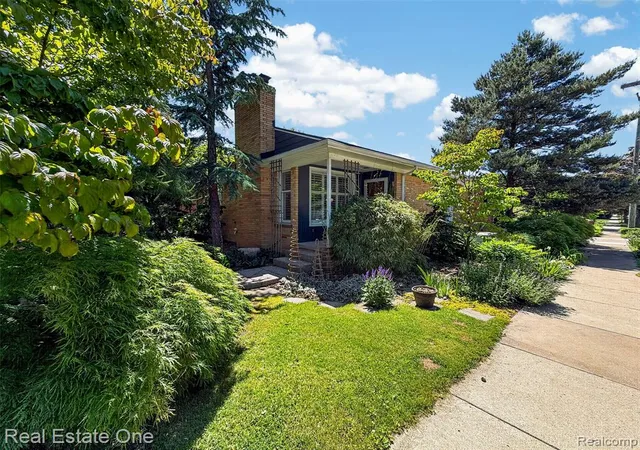 Photo 4 of Single Family Residence at 1431 Marywood Dr, Royal Oak, MI 48067 | MLS# 60997307 | | Sold on 2026-06-18