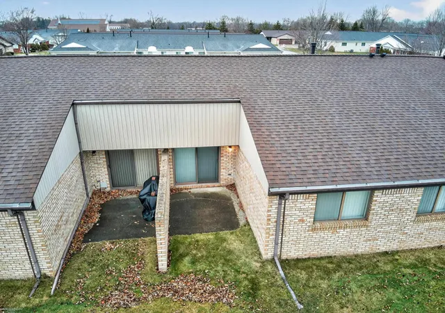 Photo 3 of Sale Pending at 11728 Amber Le Dr #39, Warren, MI 48093 | MLS# 50196634 | Listing updated on 2026-05-04
