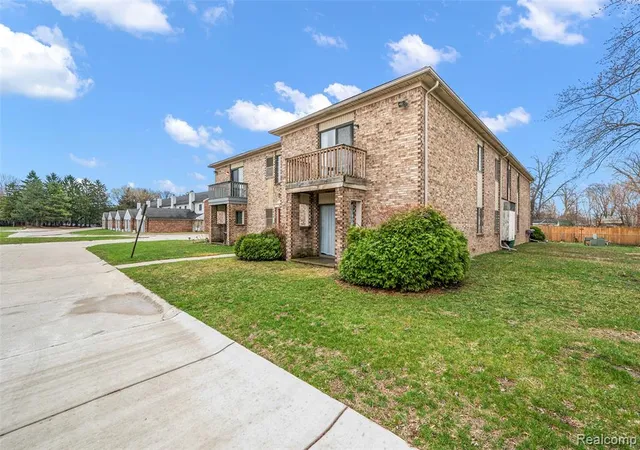 Photo 4 of Condo for sale at 286 E 13 Mile Rd, Madison Heights, MI 48071 | MLS# 61019117 | Listing updated on 2026-08-11