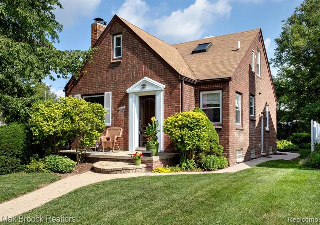 Homes for sale in Huntington Woods, MI | 10564 Lasalle Blvd, Huntington Woods, MI 48070 | MLS# 61009747