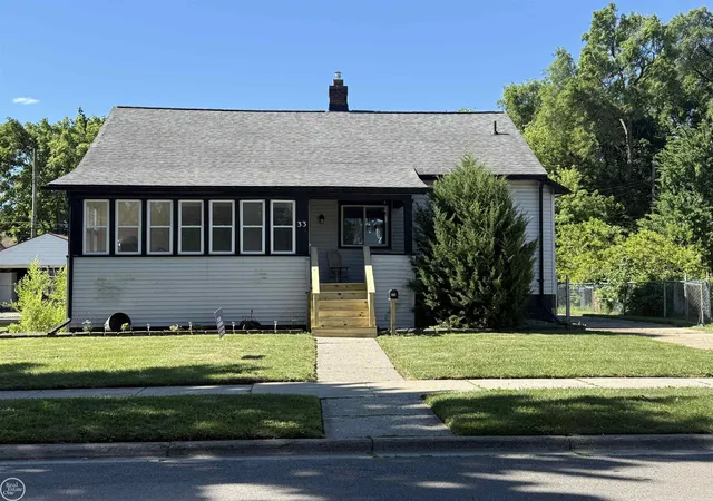 Homes for sale in Mount Clemens, MI | 33 High St, Mount Clemens, MI 48043 | MLS# 50212291