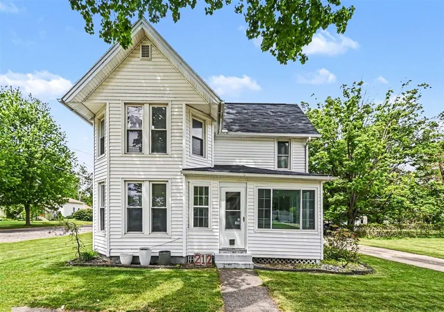 Homes for sale in Leslie, MI | 212 Washington St, Leslie, MI 49251 | MLS# 70534359