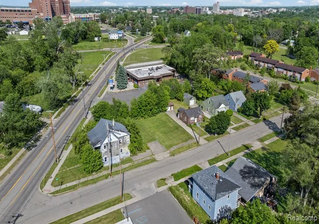 10th image of 1213 Flushing Rd, Flint, MI 48504 | MLS# 61007208