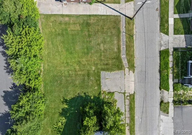 2nd image of 1213 Flushing Rd, Flint, MI 48504 | MLS# 61007208