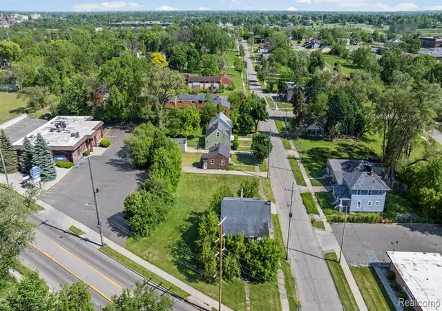 3rd image of 1213 Flushing Rd, Flint, MI 48504 | MLS# 61007208