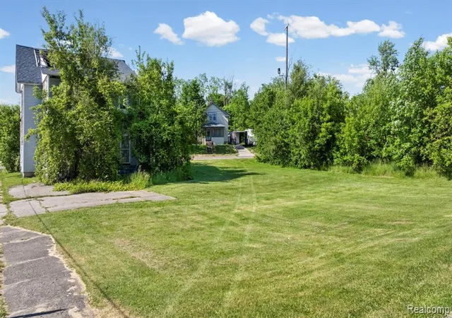 4th image of 1213 Flushing Rd, Flint, MI 48504 | MLS# 61007208