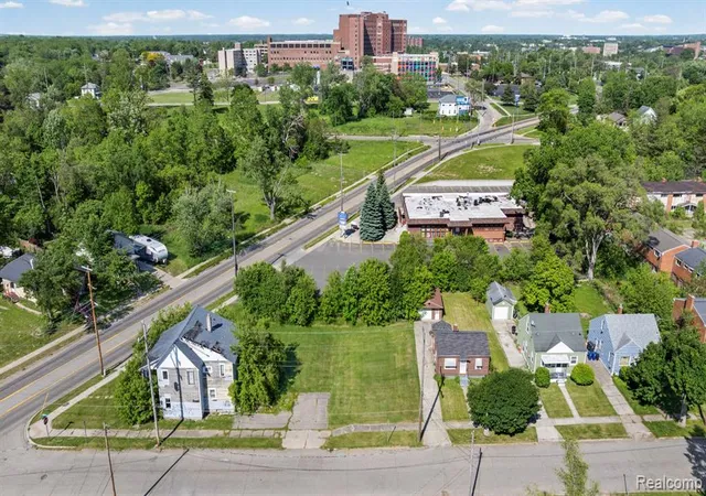 5th image of 1213 Flushing Rd, Flint, MI 48504 | MLS# 61007208
