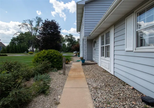 Photo 3 of Single family home for sale at 154 Jennings Rd, Battle Creek, MI 49015 | MLS# 70555712 | Listing updated on 2026-08-31