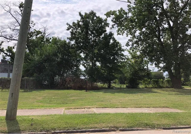 Photo 2 of Sale Pending at 1927 Spruce, Detroit, MI 48216 | MLS# 40127546 | Listing updated on 2026-06-19