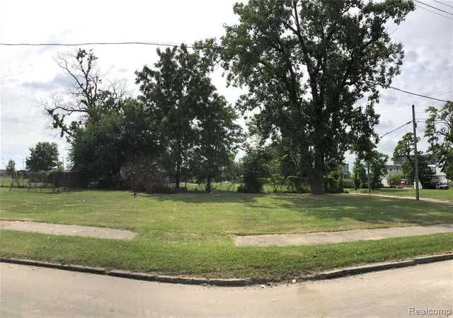 Photo 3 of Sale Pending at 1927 Spruce, Detroit, MI 48216 | MLS# 40127546 | Listing updated on 2026-06-19