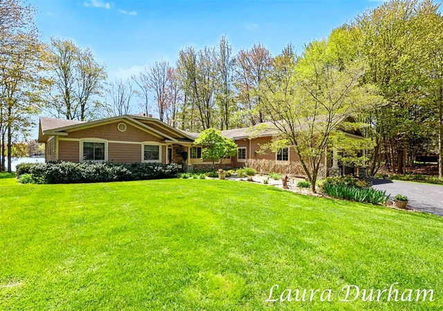 Photo 2 of Single family home for sale at 3636 Vienna Stras St, Holland, MI 49423 | MLS# 70553487 | Listing updated on 2026-09-04