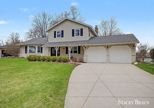 Homes for sale in Grand Rapids, MI | 3045 Meadow Way St, Grand Rapids, MI 49546 | MLS# 70525330