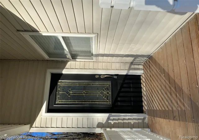 4th image of 364 James Ct, Lake Orion, MI 48362 | MLS# 61021931