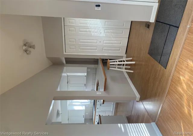 5th image of 364 James Ct, Lake Orion, MI 48362 | MLS# 61021931