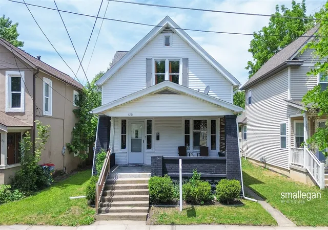 Homes for sale in Grand Rapids, MI | 1321 Davis Ave, Grand Rapids, MI 49504 | MLS# 70534758