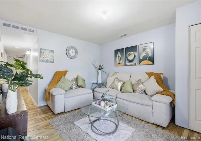 3rd image of 16888 Vaughan St, Detroit, MI 48219 3355 | MLS# 61006503