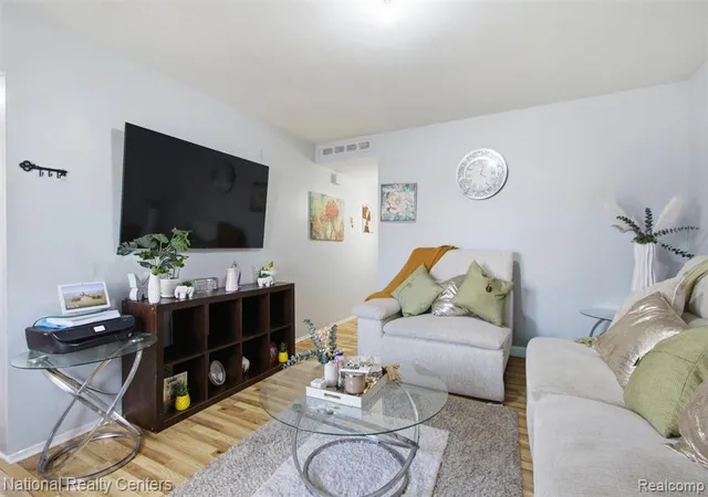 4th image of 16888 Vaughan St, Detroit, MI 48219 3355 | MLS# 61006503