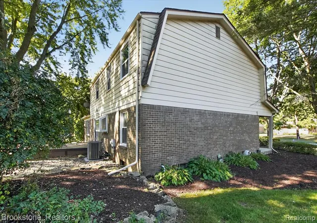 Photo 44 of Single family home for sale at 29110 Lake Park Dr, Farmington Hills, MI 48331 | MLS# 61022478 | Listing updated on 2026-08-20
