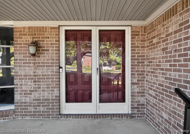 Photo 4 of Single family home for sale at 29110 Lake Park Dr, Farmington Hills, MI 48331 | MLS# 61022478 | Listing updated on 2026-08-20