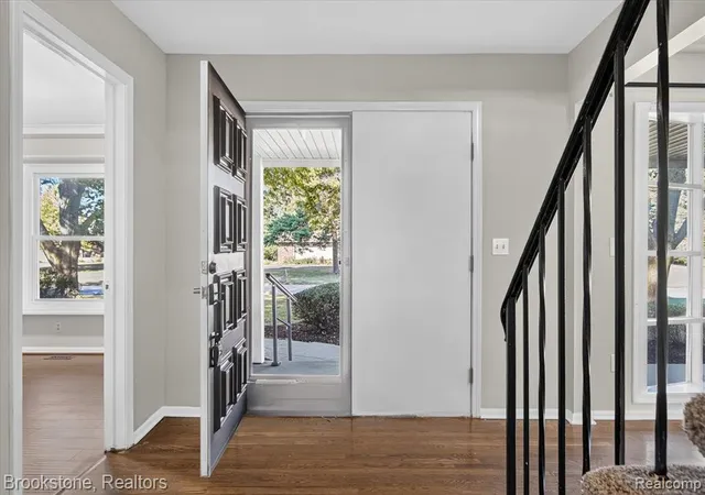 Photo 5 of Single family home for sale at 29110 Lake Park Dr, Farmington Hills, MI 48331 | MLS# 61022478 | Listing updated on 2026-08-20