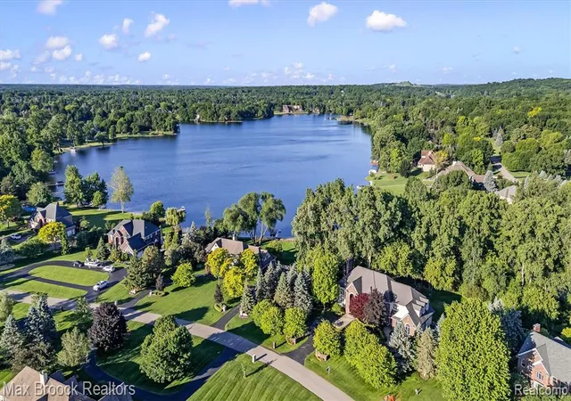 2nd image of 398 Shrewsbury Dr, Clarkston, MI 48348 | MLS# 60990605