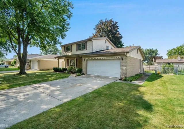 2nd image of 32229 Cambridge Dr, Warren, MI 48093 6181 | MLS# 61004378