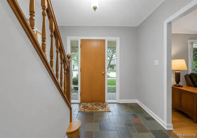 4th image of 32229 Cambridge Dr, Warren, MI 48093 6181 | MLS# 61004378