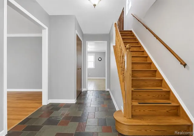 5th image of 32229 Cambridge Dr, Warren, MI 48093 6181 | MLS# 61004378