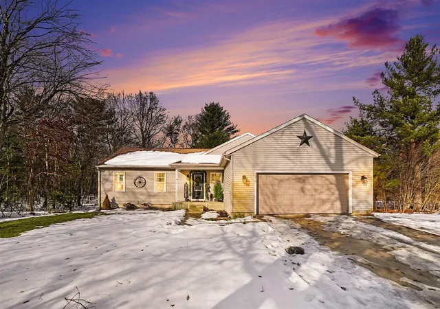 Homes for sale in Twin Lake, MI | 3230 Sarah Cir, Twin Lake, MI 49457 | MLS# 70509770