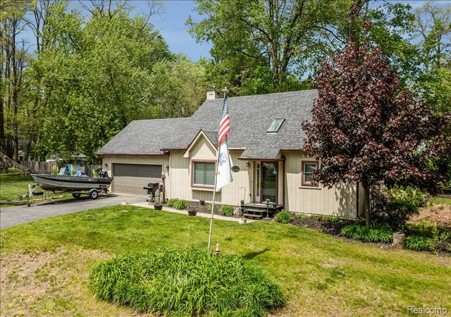 Homes for sale in Commerce Township, MI | 8790 Oakside Ave, Commerce Township, MI 48382 | MLS# 60995418