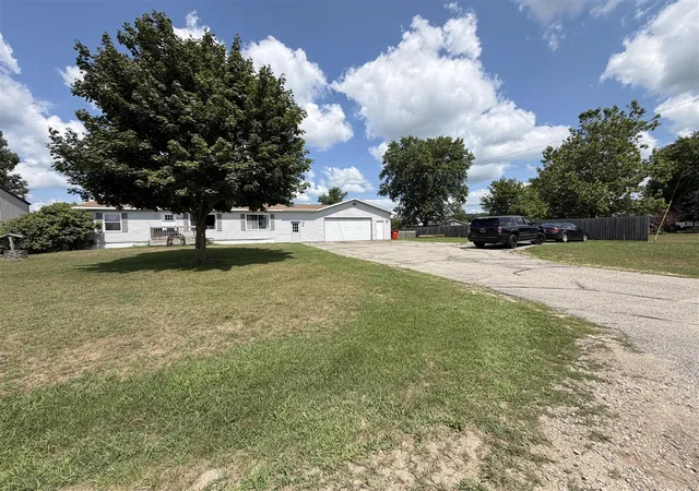 2nd image of 275 W 136th St, Grant, MI 49327 | MLS# 70550831