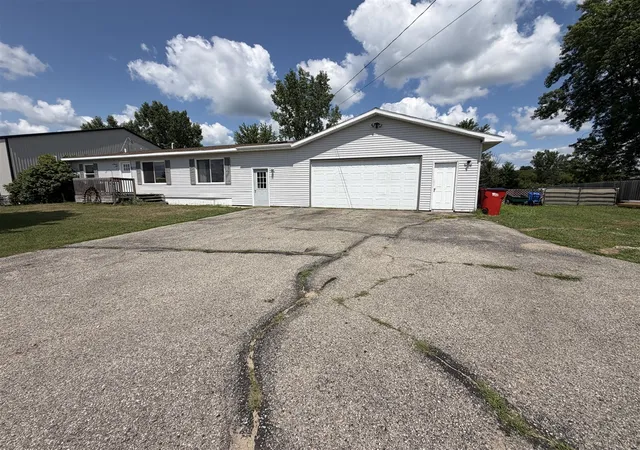 3rd image of 275 W 136Th St, Grant, MI 49327 | MLS# 70550831