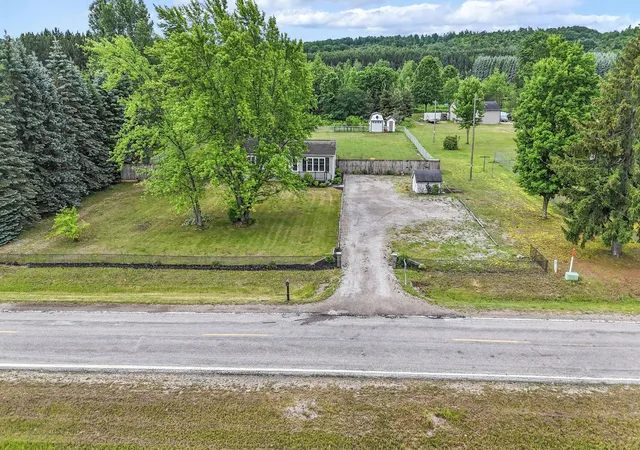 Homes for sale in Grawn, MI | 4535 Norton Dr, Grawn, MI 49637 | MLS# 80069504