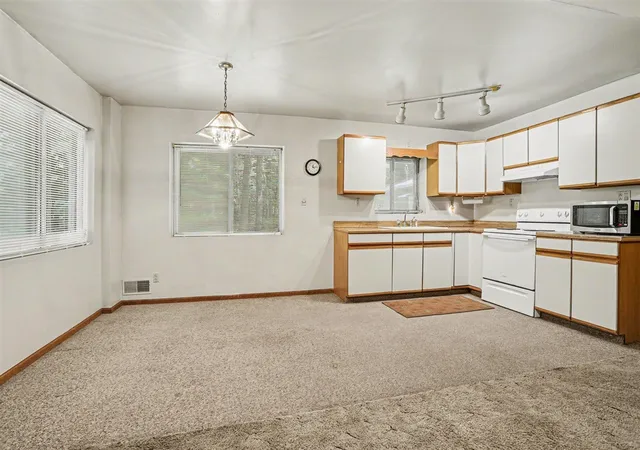 Photo 3 of Single family home for sale at 15700 Lepper Rd, Hickory Corners, MI 49060 | MLS# 70555491 | Listing updated on 2026-09-08