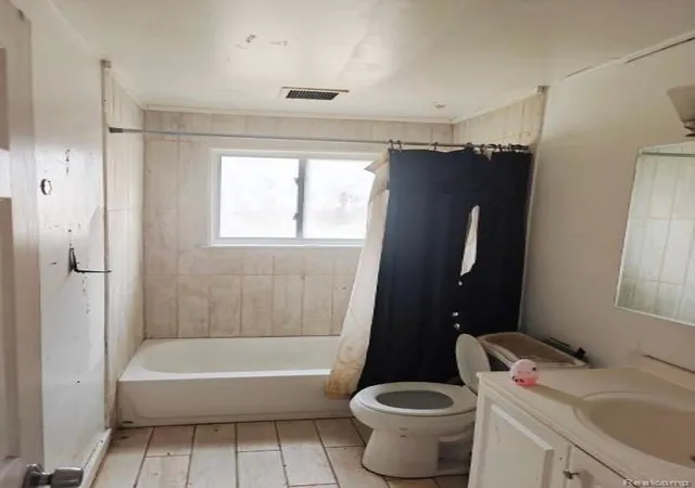 3rd image of 8291 Mettetal St, Detroit, MI 48228 | MLS# 60962957