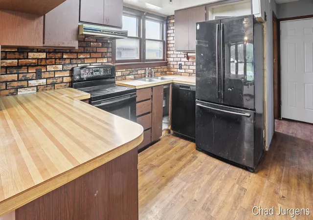 4th image of 4805 3 Mile Rd, Bay City, MI 48706 | MLS# 70525473